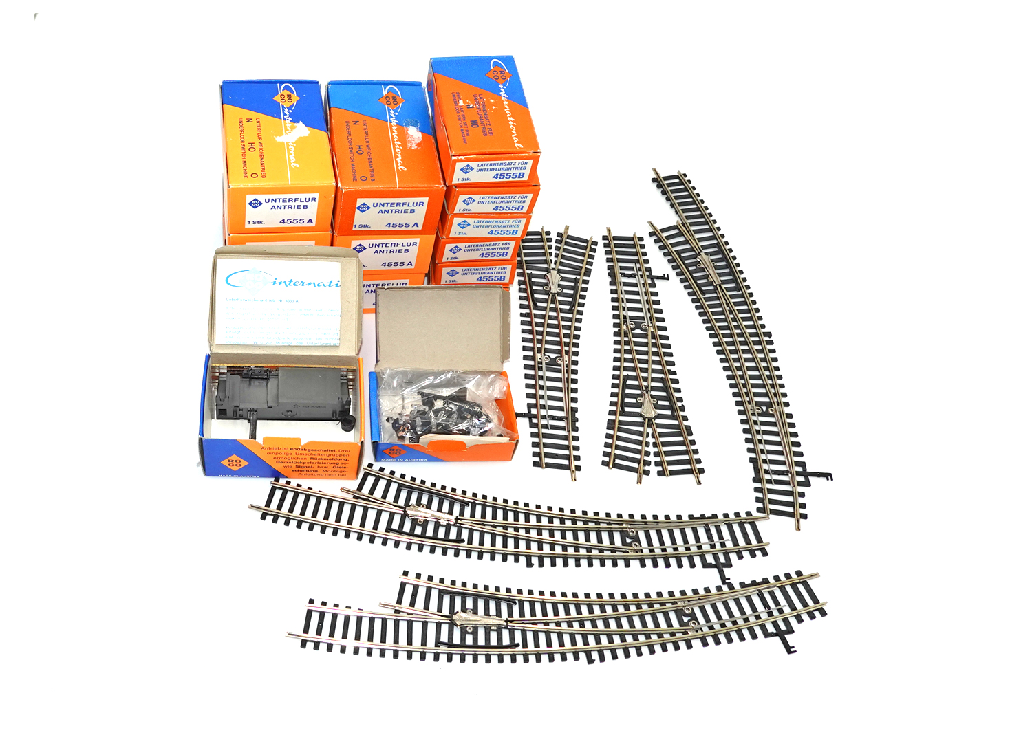 Konvolut Roco 4555A, Roco Unterflur-Antrieb, Roco 4555B, Roco Laterneneinsatz, Roco 4518L,  Roco Bogenweiche links, Roco 4519R, Roco Bogenweiche rechts, Roco 4528, Roco Abzweigweiche